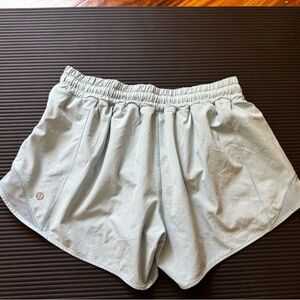 Lululemon Hotty Hot Low Rise 4”